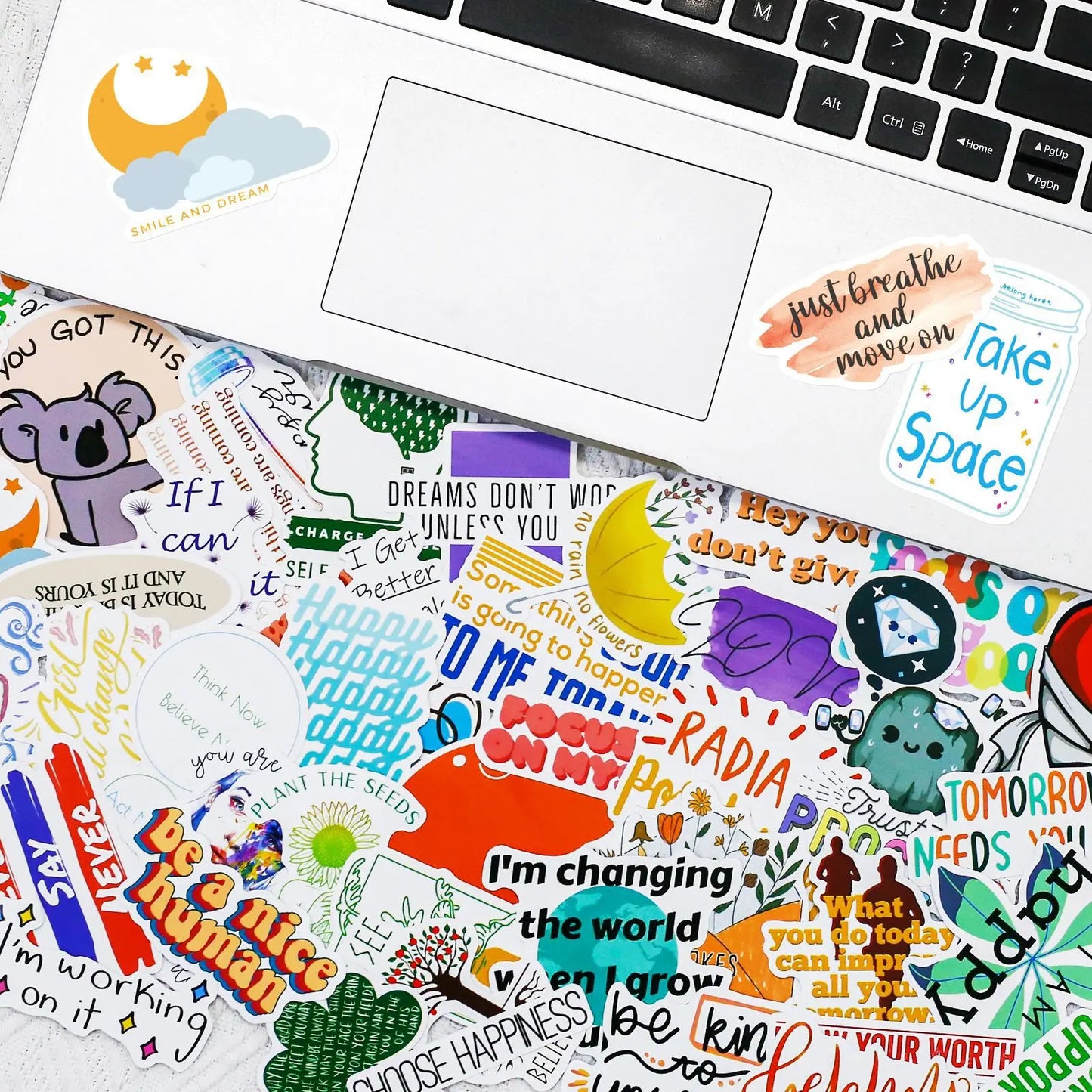 🌈🧠 50-pack Mindset Magic – Motiverande Quote-Stickers i vattentålig vinyl